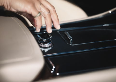 A hand reaching for the Lincoln Drive Modes knob of a 2024 Lincoln Aviator® SUV | Carman Lincoln in New Castle DE