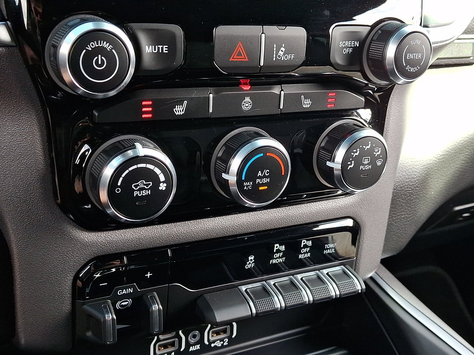 2025 RAM 1500 Lone Star Crew Cab 4x4 5'7" Box