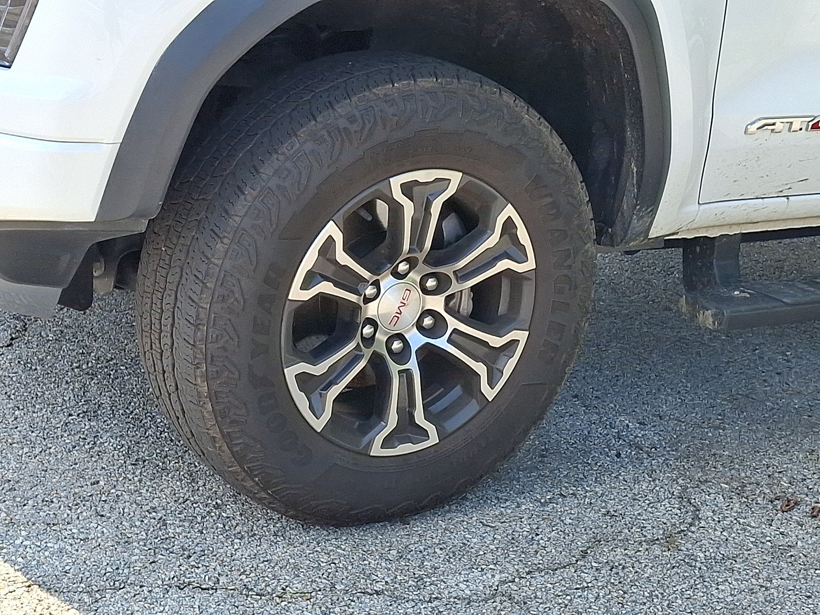 2025 GMC Canyon 4WD AT4