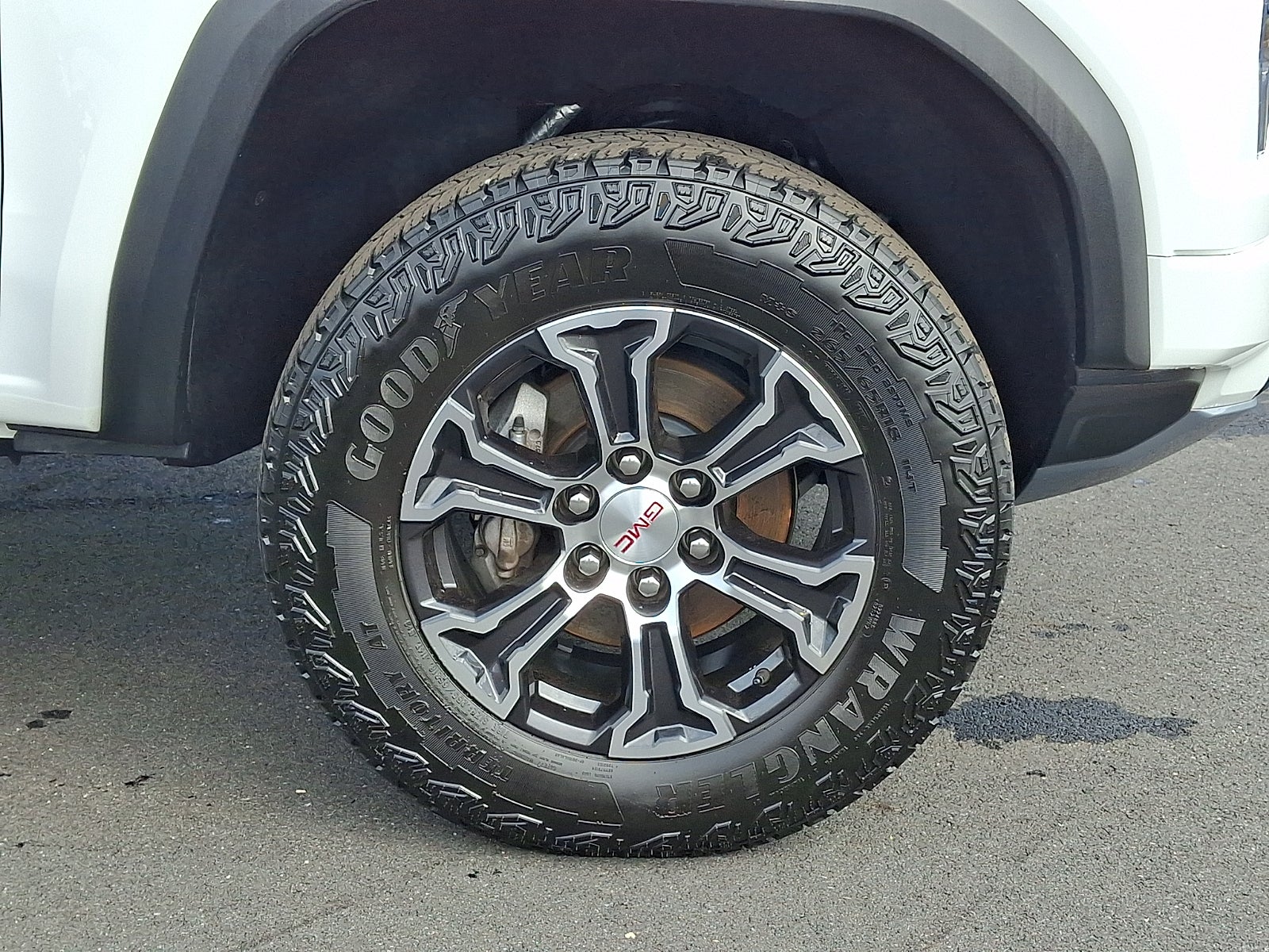 2025 GMC Canyon 4WD AT4