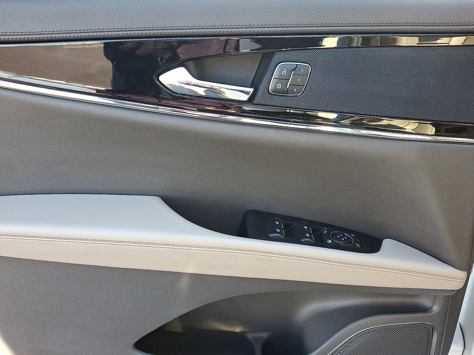 2022 Lincoln Nautilus Standard