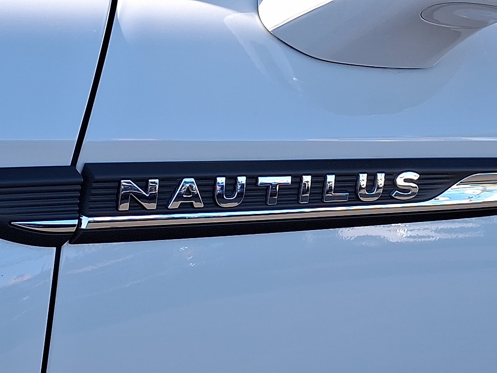 2022 Lincoln Nautilus Standard