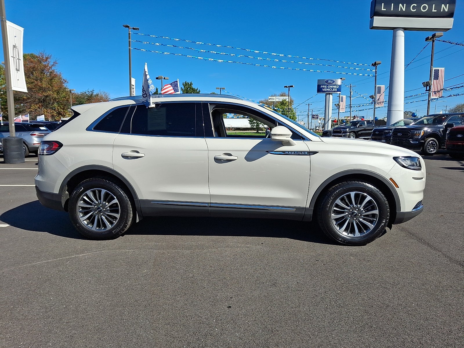 2023 Lincoln Nautilus Standard