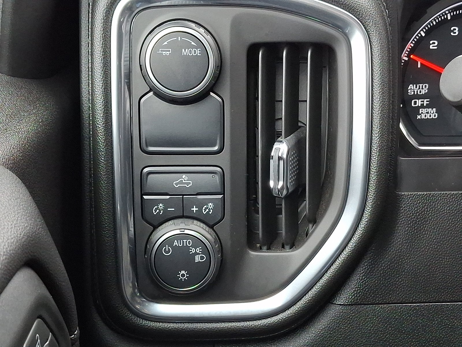 2020 Chevrolet Silverado 1500 2WD Crew Cab Short Bed LT