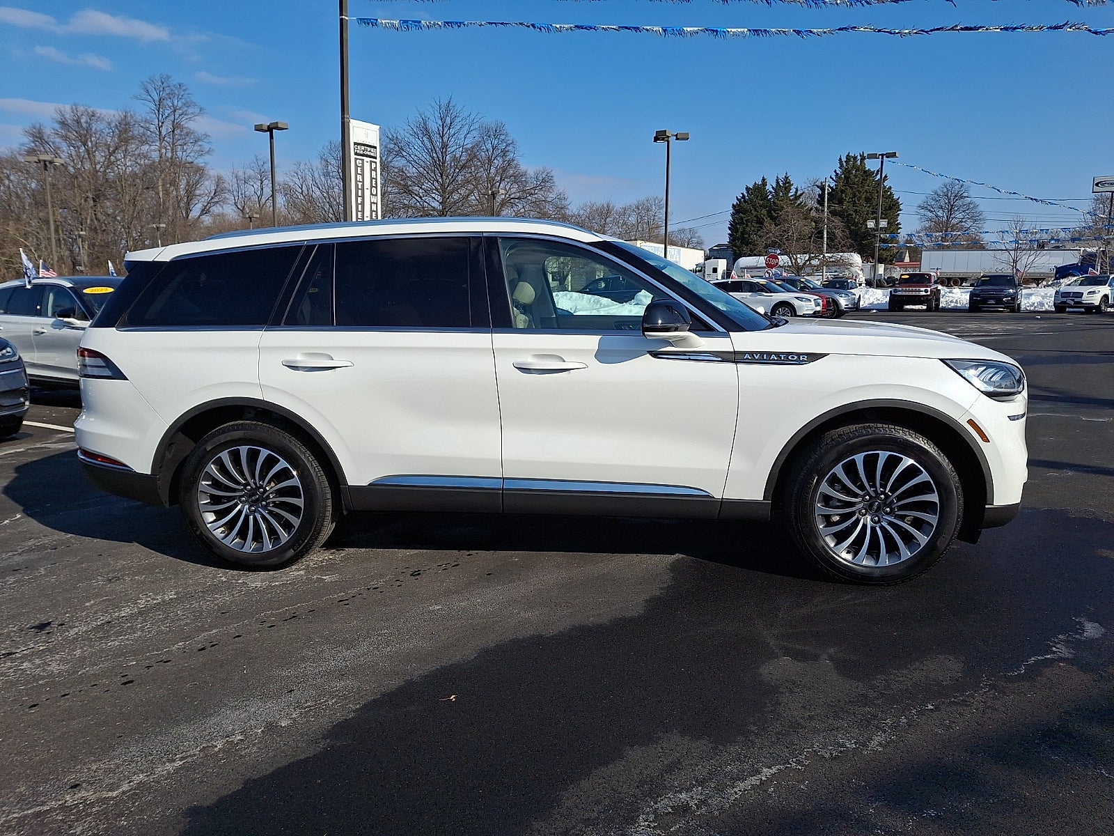 2022 Lincoln Aviator Standard