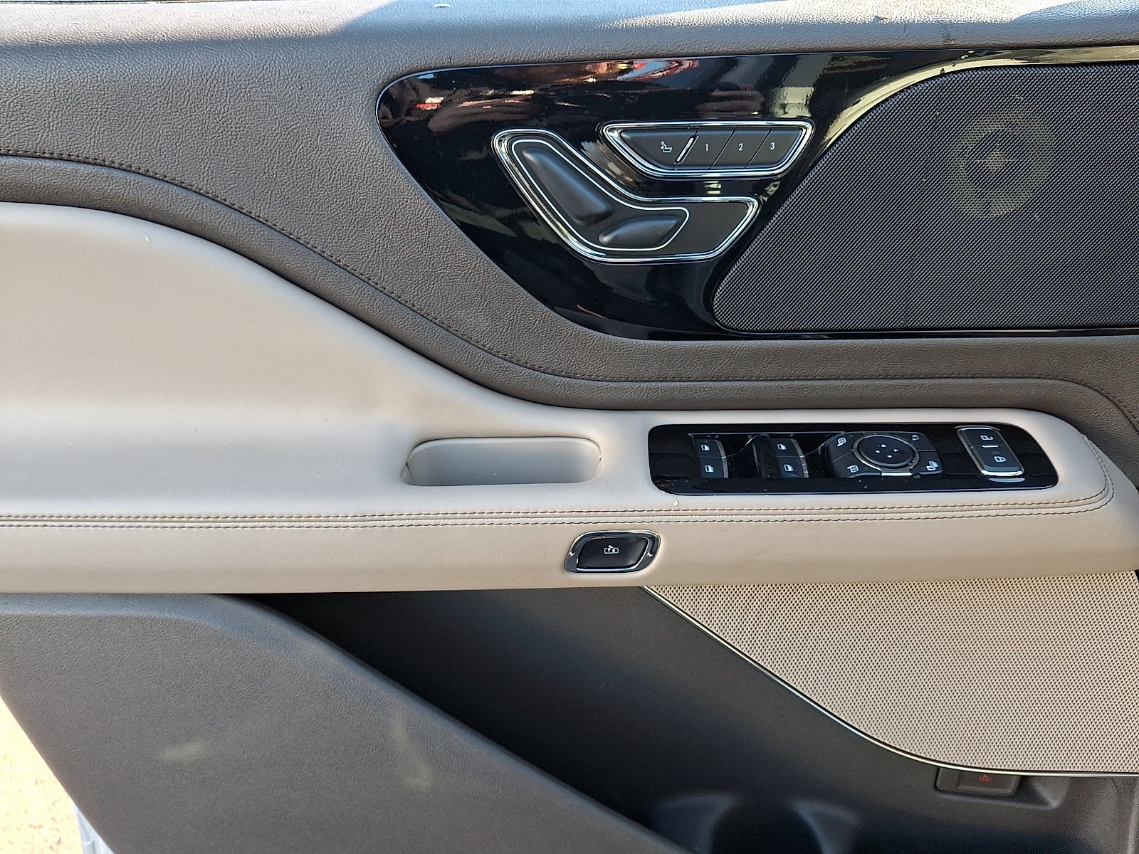 2023 Lincoln Aviator Standard