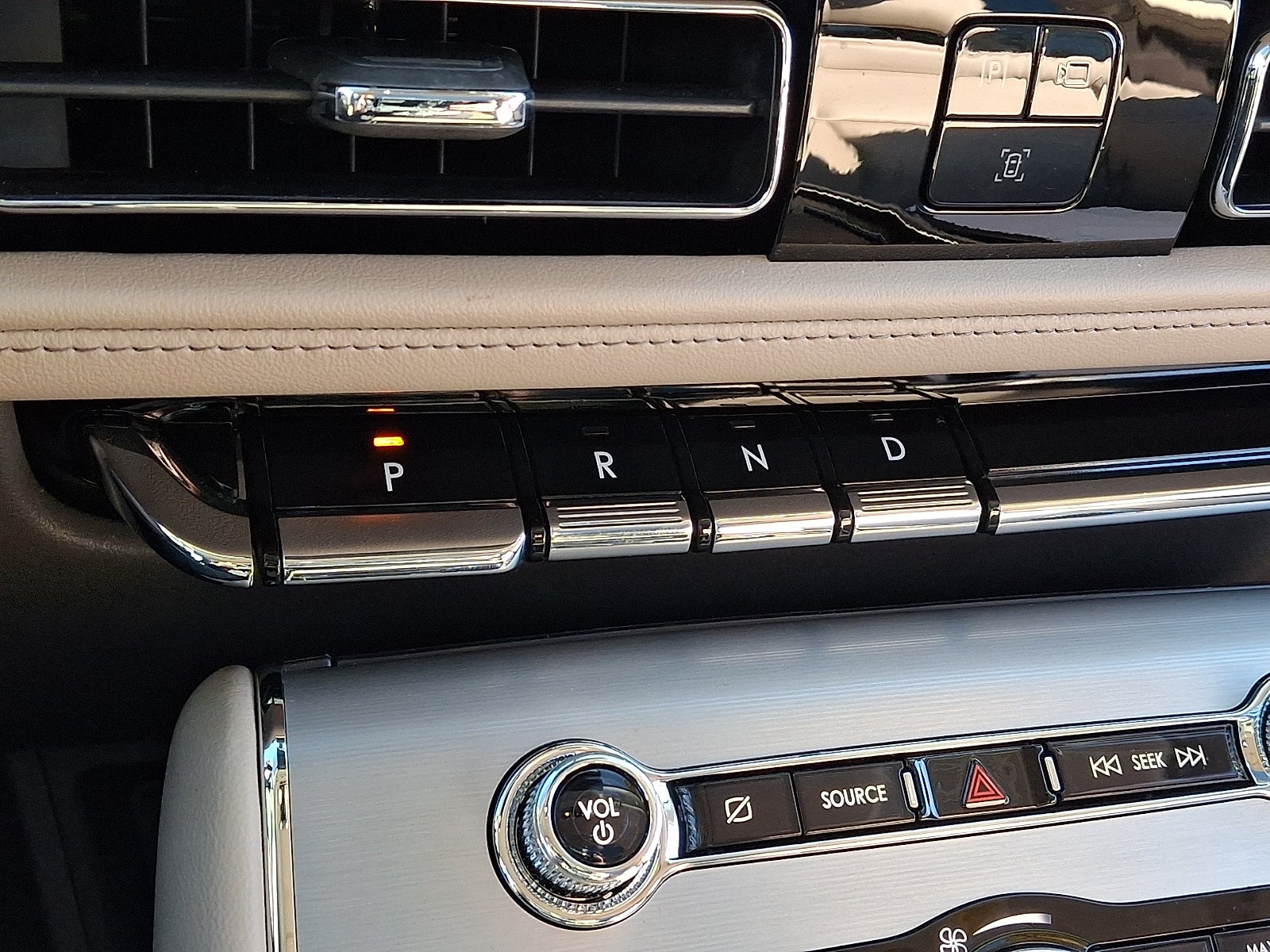 2023 Lincoln Aviator Standard