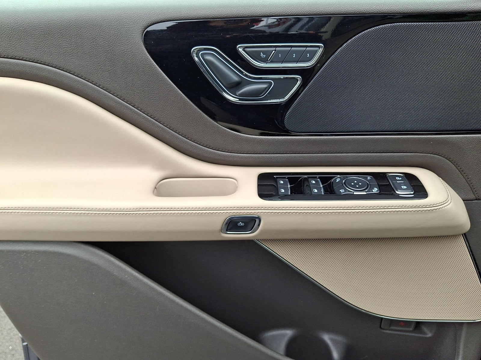 2022 Lincoln Aviator Standard