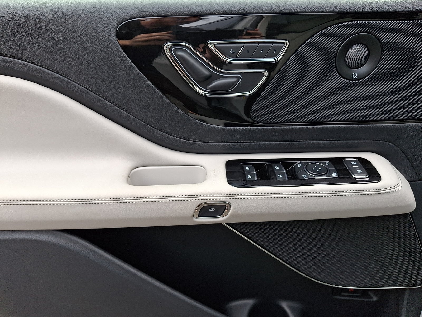 2027 Lincoln Aviator Reserve