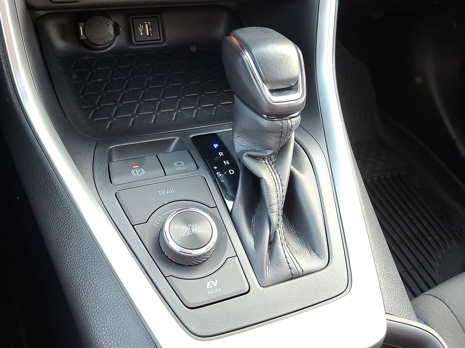 2023 Toyota RAV4 Hybrid SE