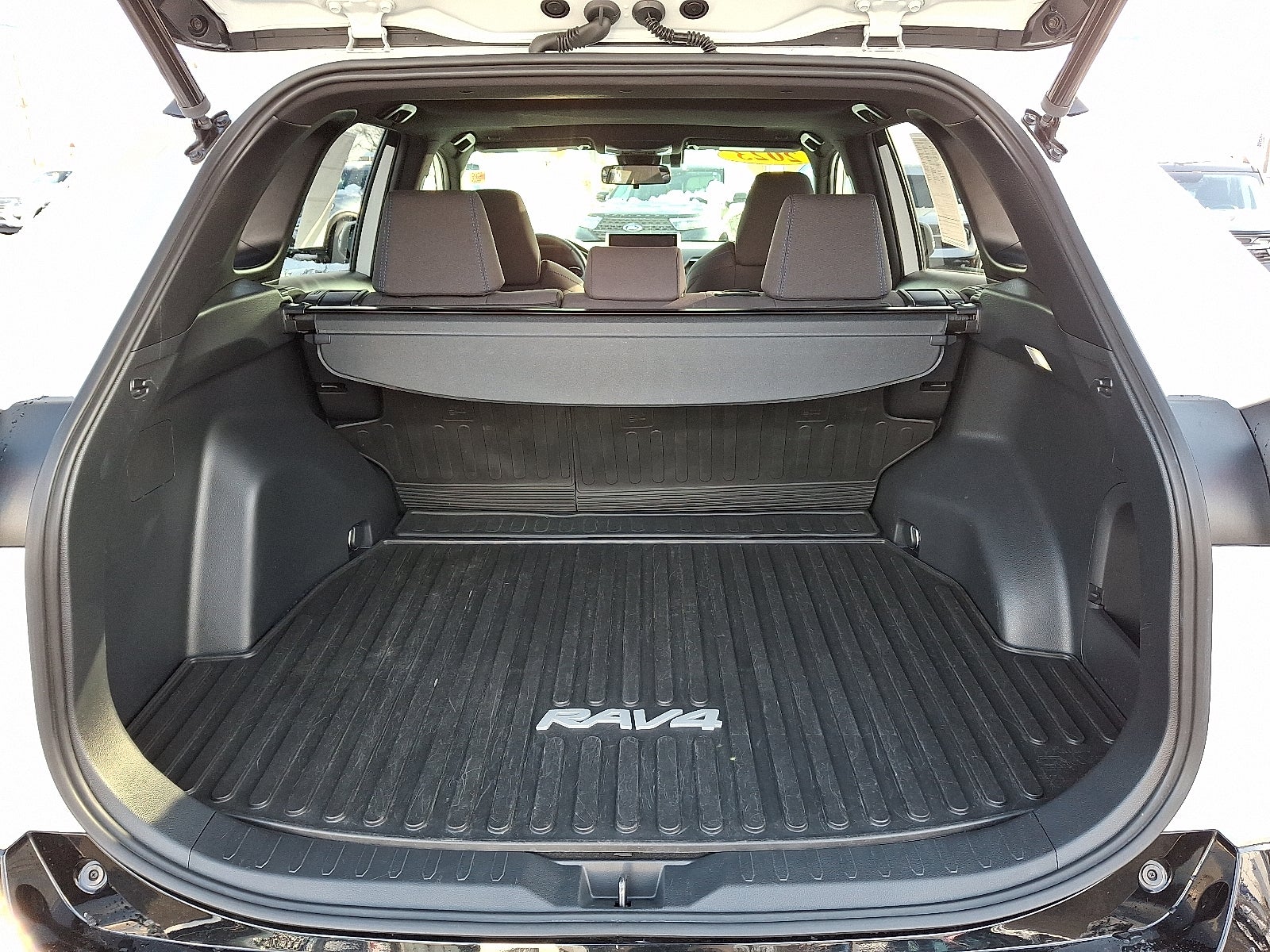 2023 Toyota RAV4 Hybrid SE