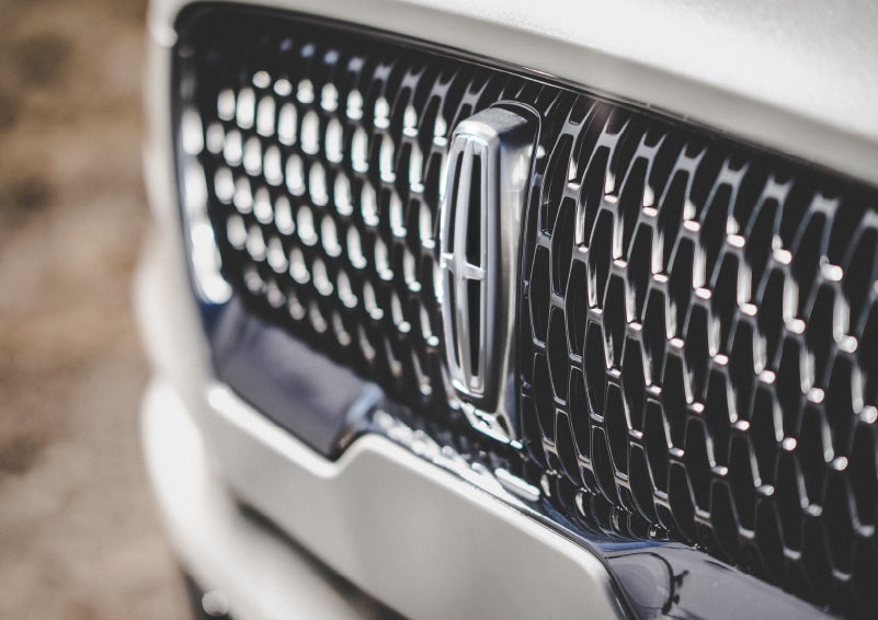 The grille of the 2024 Lincoln Aviator® Reserve model with an eye-catching repeated field of Lincoln Star logo shapes | Carman Lincoln in New Castle DE
