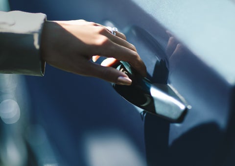 A hand gracefully grips the Light Touch Handle of a 2024 Lincoln Aviator® SUV to demonstrate its ease of use | Carman Lincoln in New Castle DE