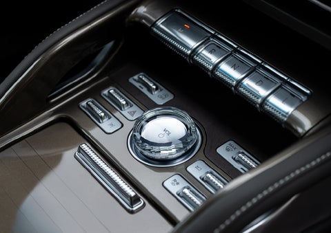 A crystal-inspired volume knob is shown in the center floor console of a 2024 Lincoln Nautilus® SUV. | Carman Lincoln in New Castle DE
