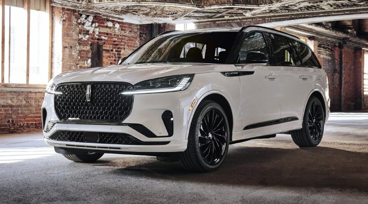 A 2026 Lincoln Aviator® SUV is shown with the available Jet Appearance Package. | Carman Lincoln in New Castle DE